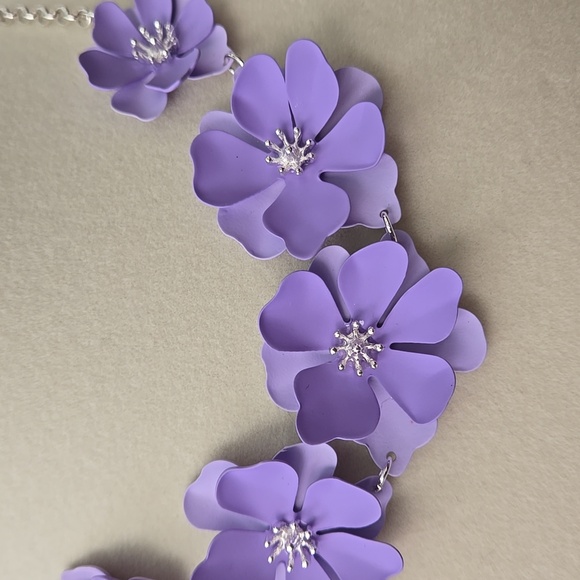 Liz Claiborne Bloom Necklace In Lavender Flower, NWOT - Picture 4 of 14